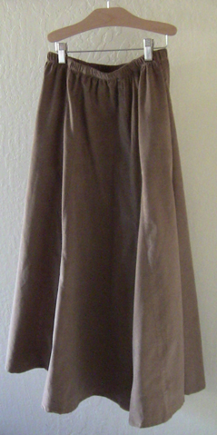 Modest skirt with pockets in Camel Corduroy